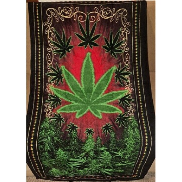 New Green Red Leaf Beach Bath Pool Gift Towel Pot Weed Leaves Marijuana Canabis - Picture 1 of 3